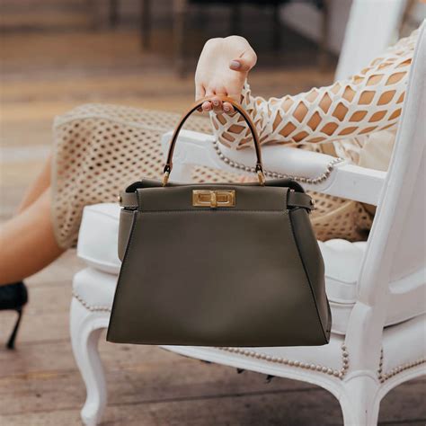 borsa peekaboo fendi persone famose|Handbag History: The Fendi Peekaboo .